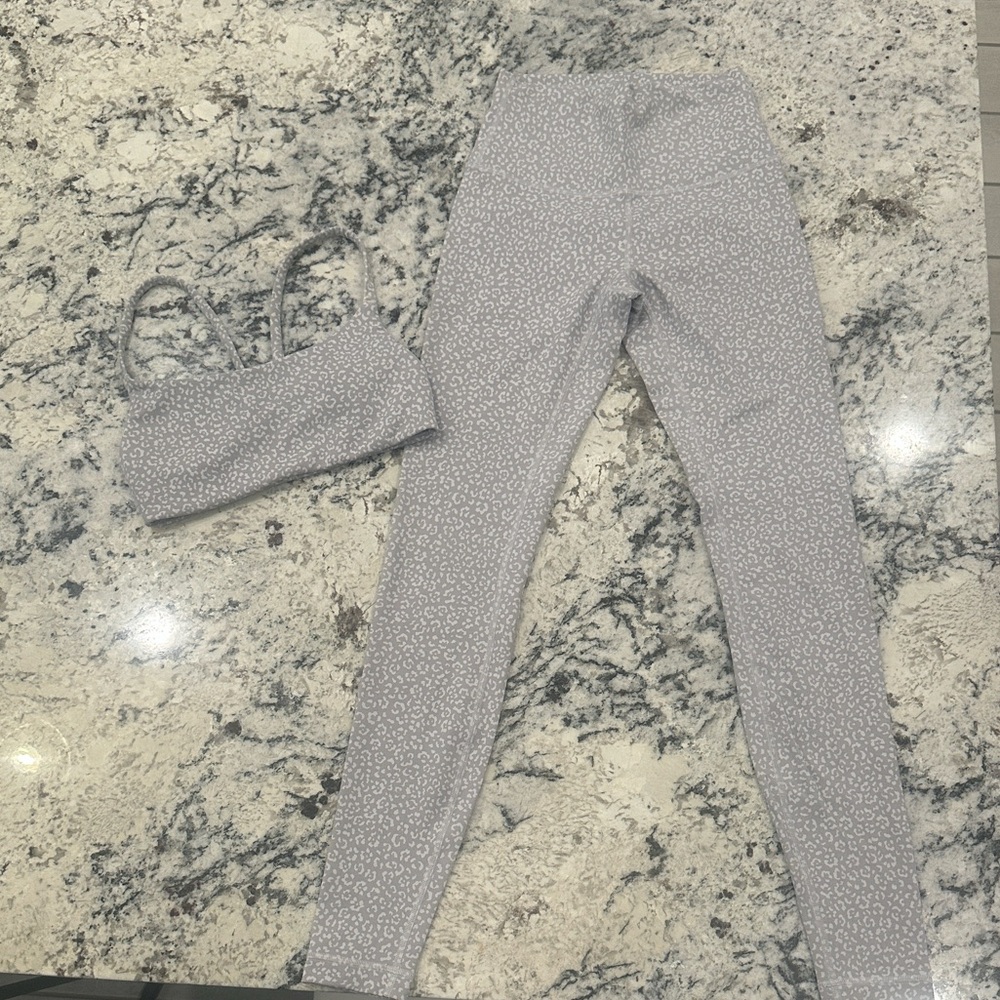 Wunder train High-Rise tight 28” and wunder train strappy racer bra gray cheetah